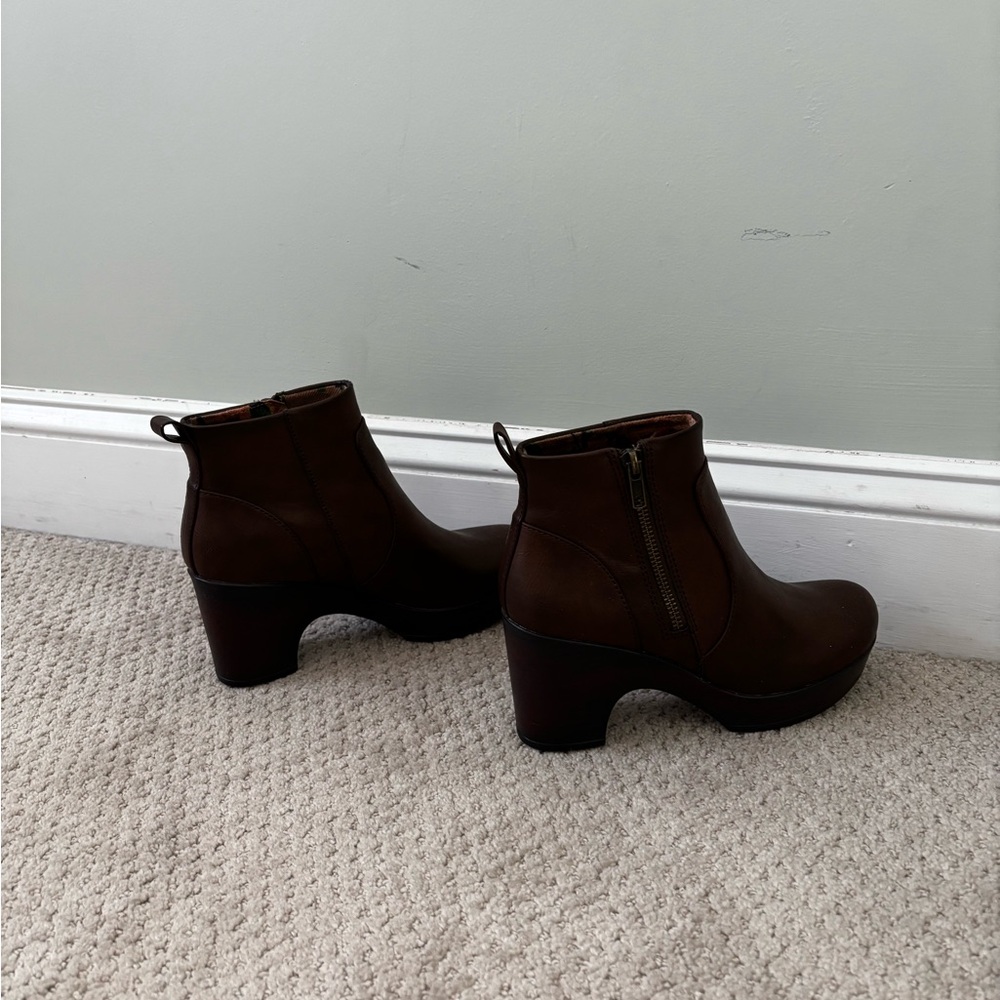 b.o.c. Women's Brown Ankle Boots - Picture 2 of 4